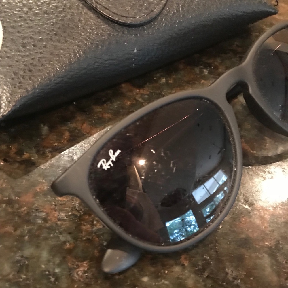 RAY BANS 😎 - Picture 2 of 4